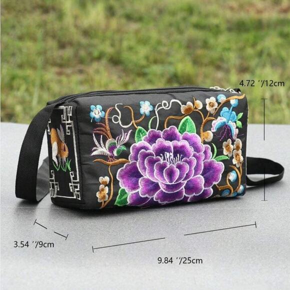 Chinese zodiac rabbit crossbody purse - Picture 9 of 10